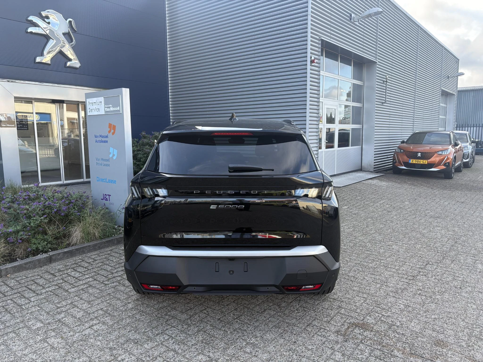 Peugeot-e-5008-image-4