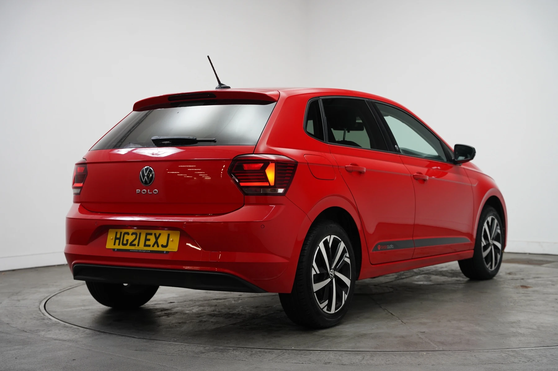Volkswagen-Polo-image-14