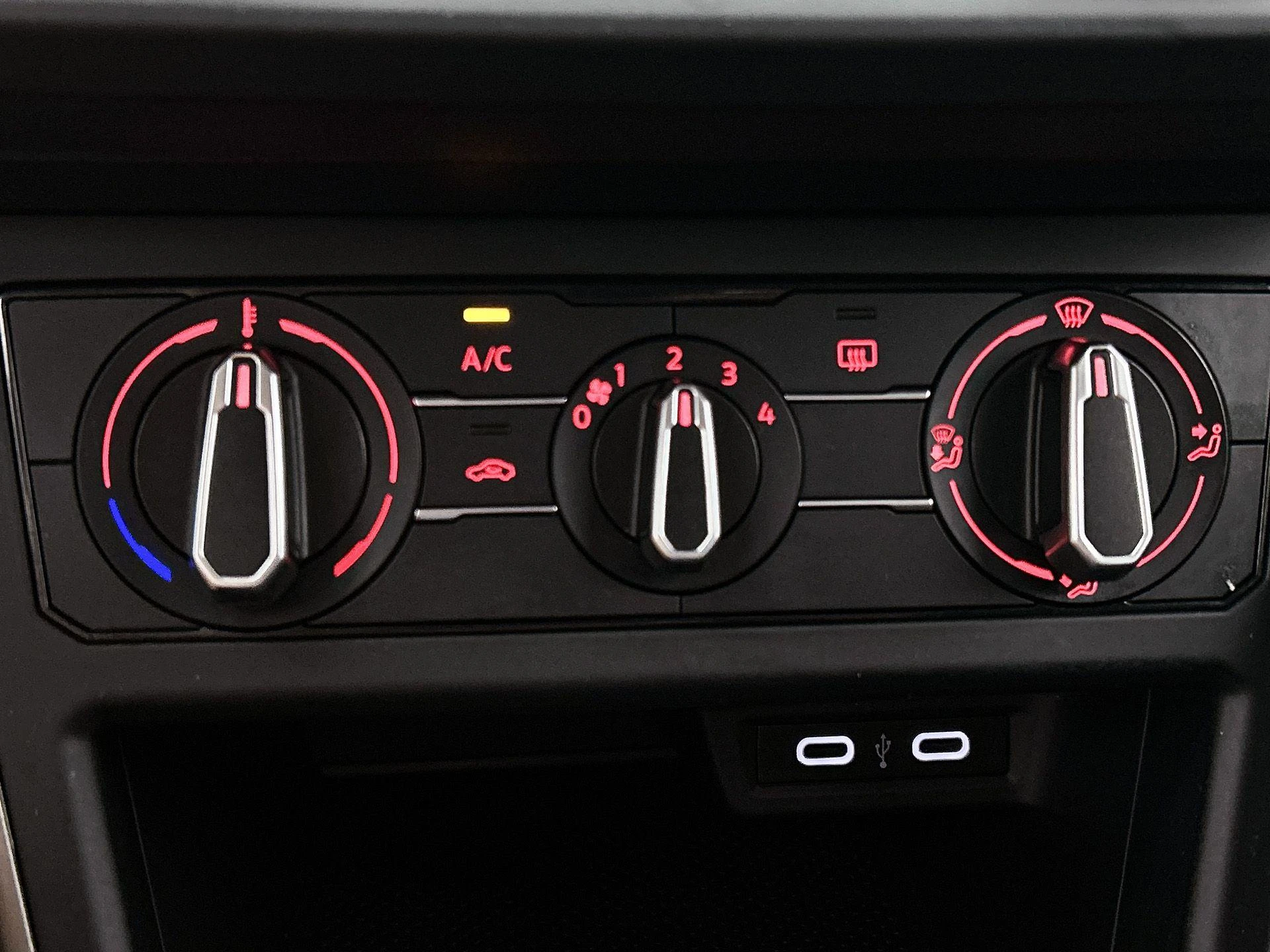 Volkswagen-Polo-image-22