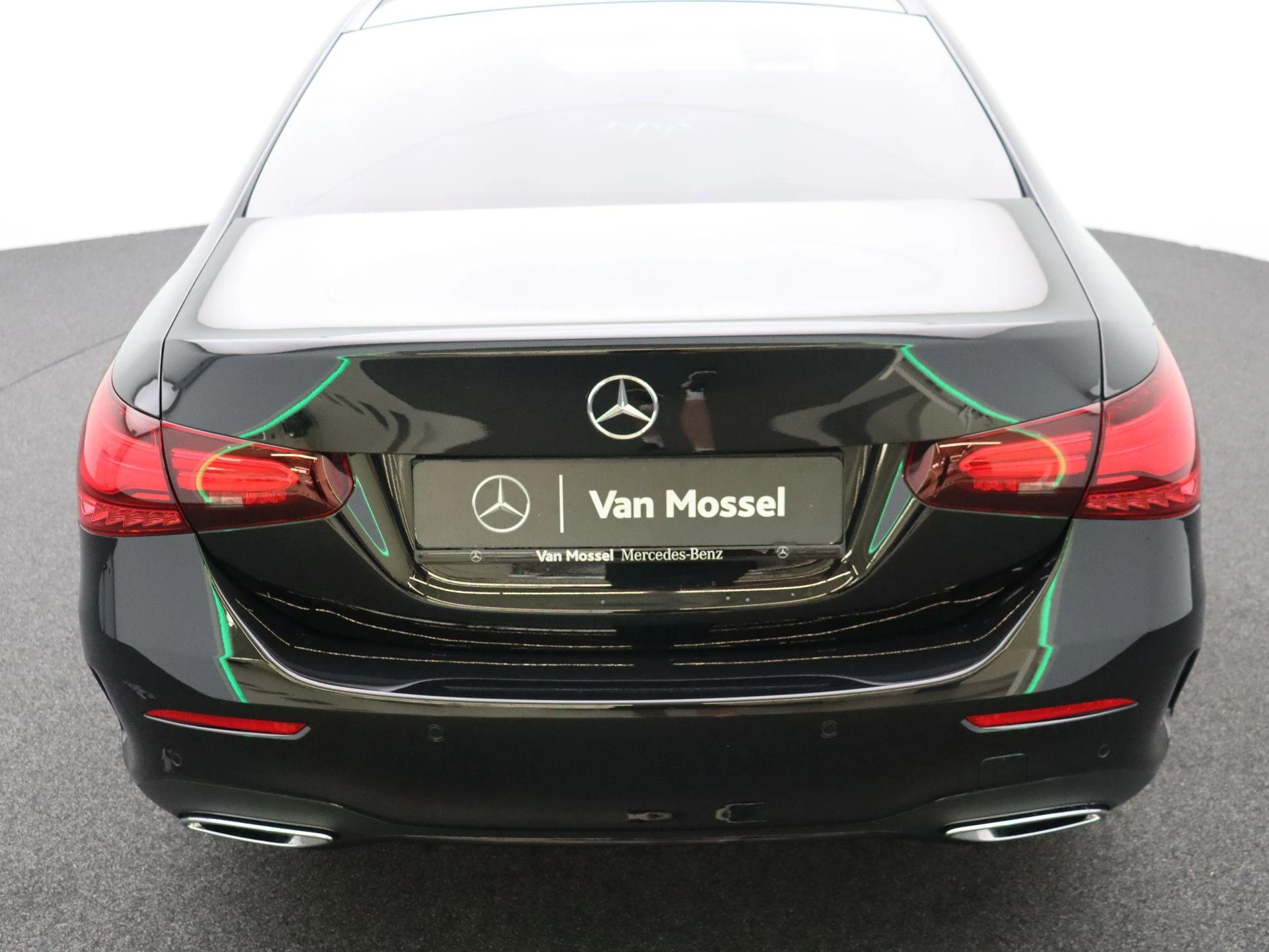 Mercedes-Benz A-Klasse 180 Sedan AMG Line + PANO DAK + MULTIBEAM LED + CARPLAY +