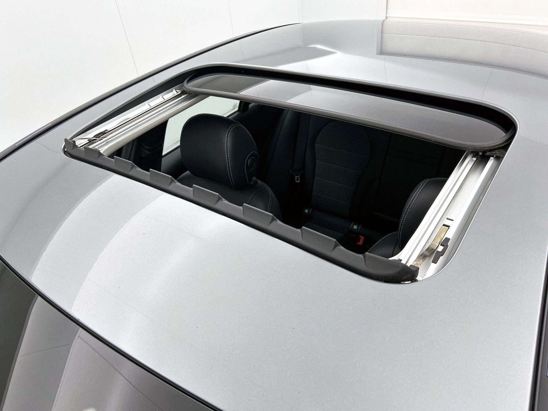 Mercedes-Benz-C-Klasse-image-32