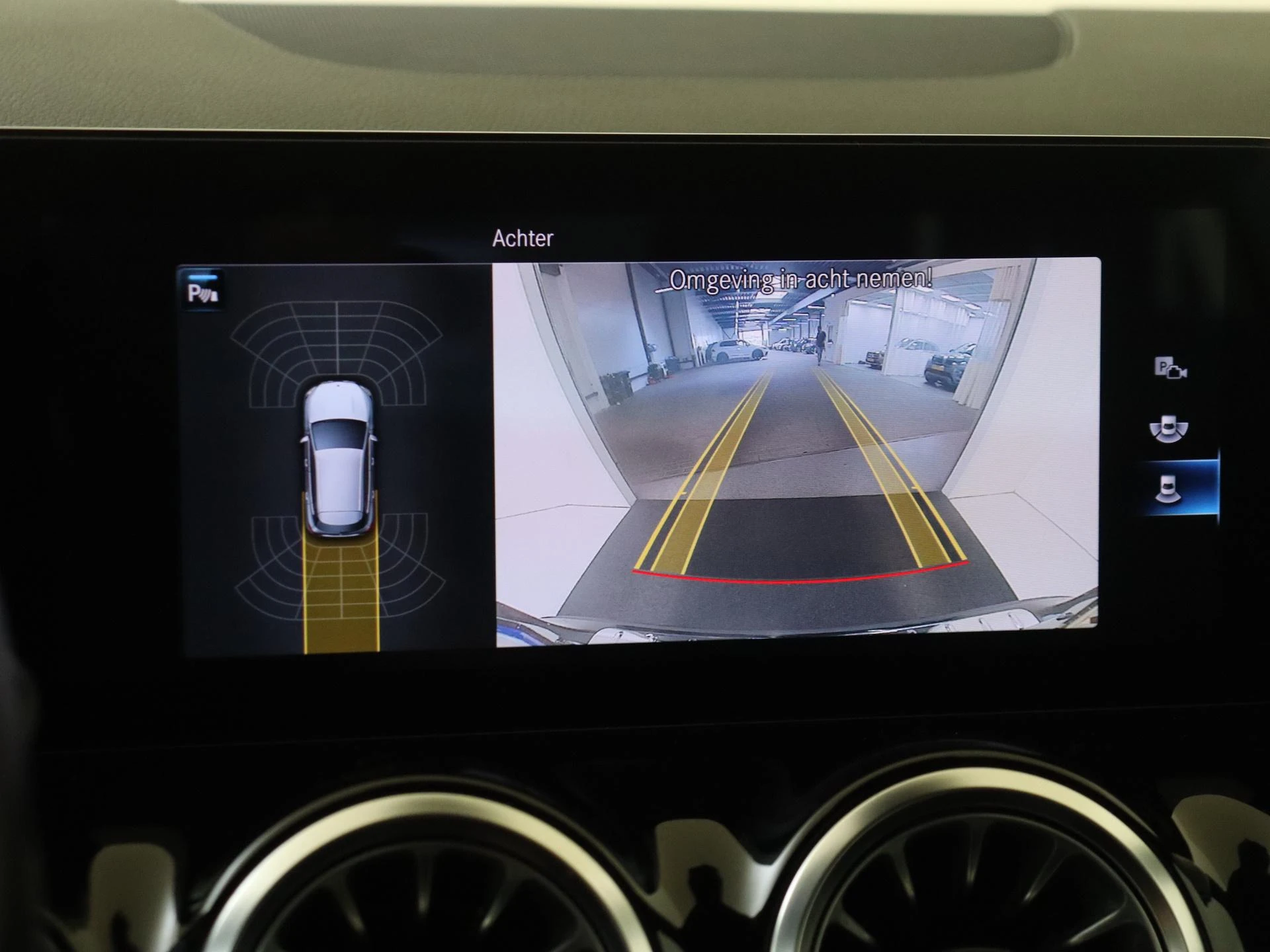 Mercedes-Benz-GLA-image-19