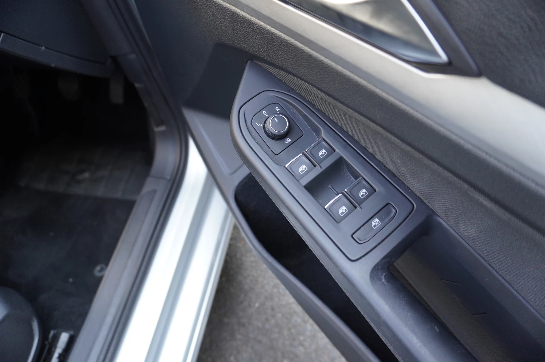 Volkswagen-Golf-image-26
