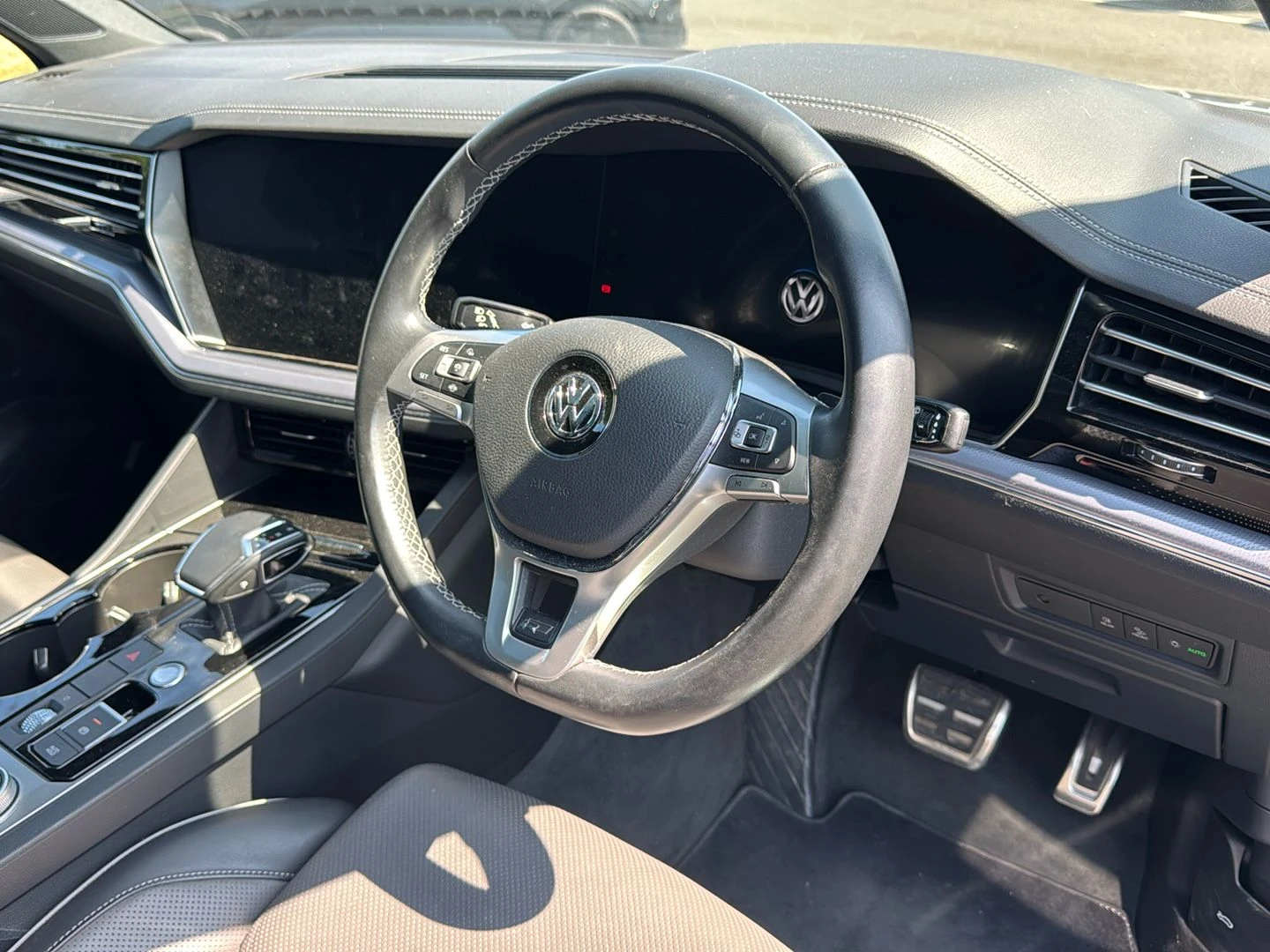 Volkswagen-Touareg-image-19