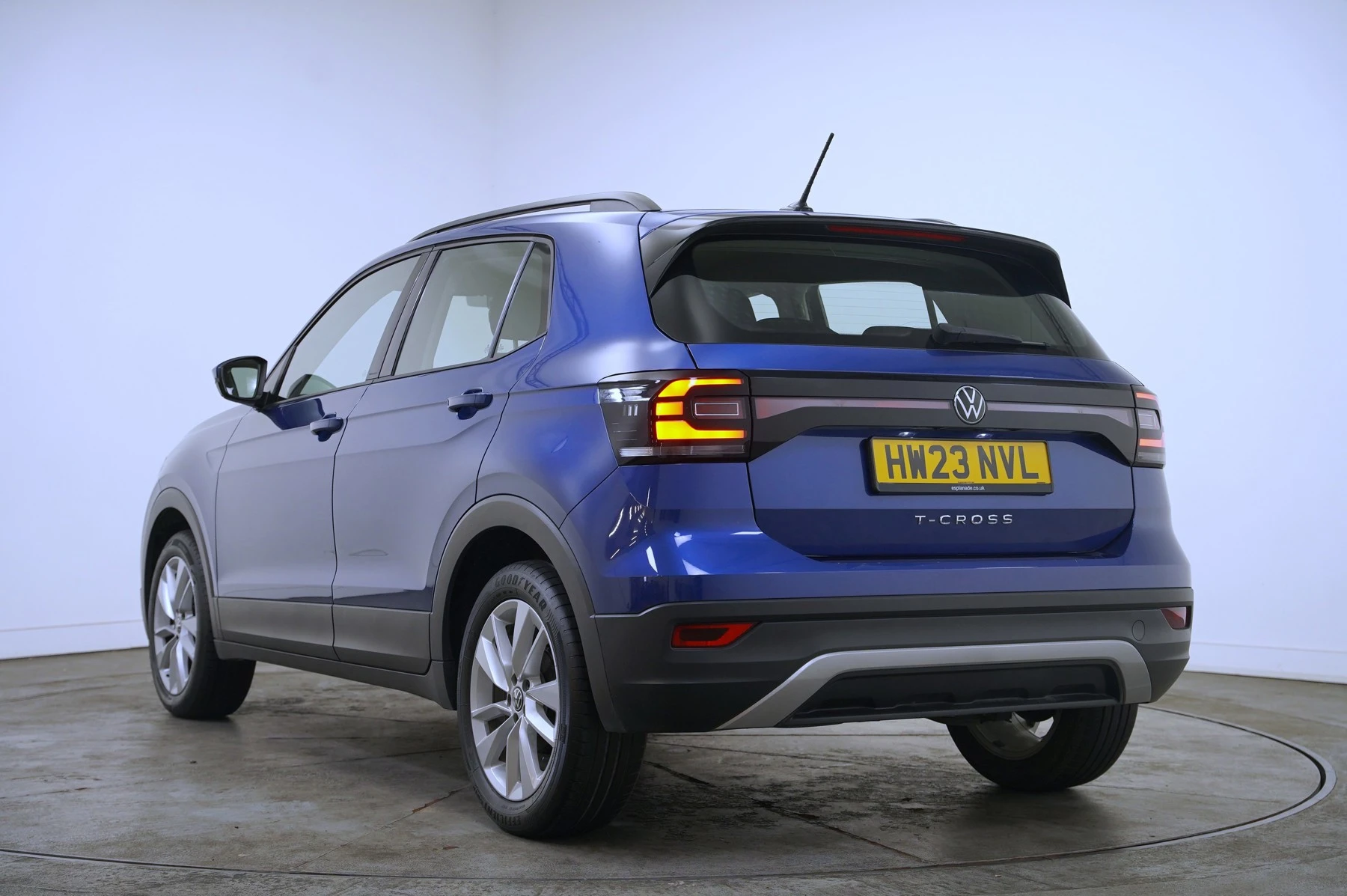 Volkswagen-T-Cross-image-2