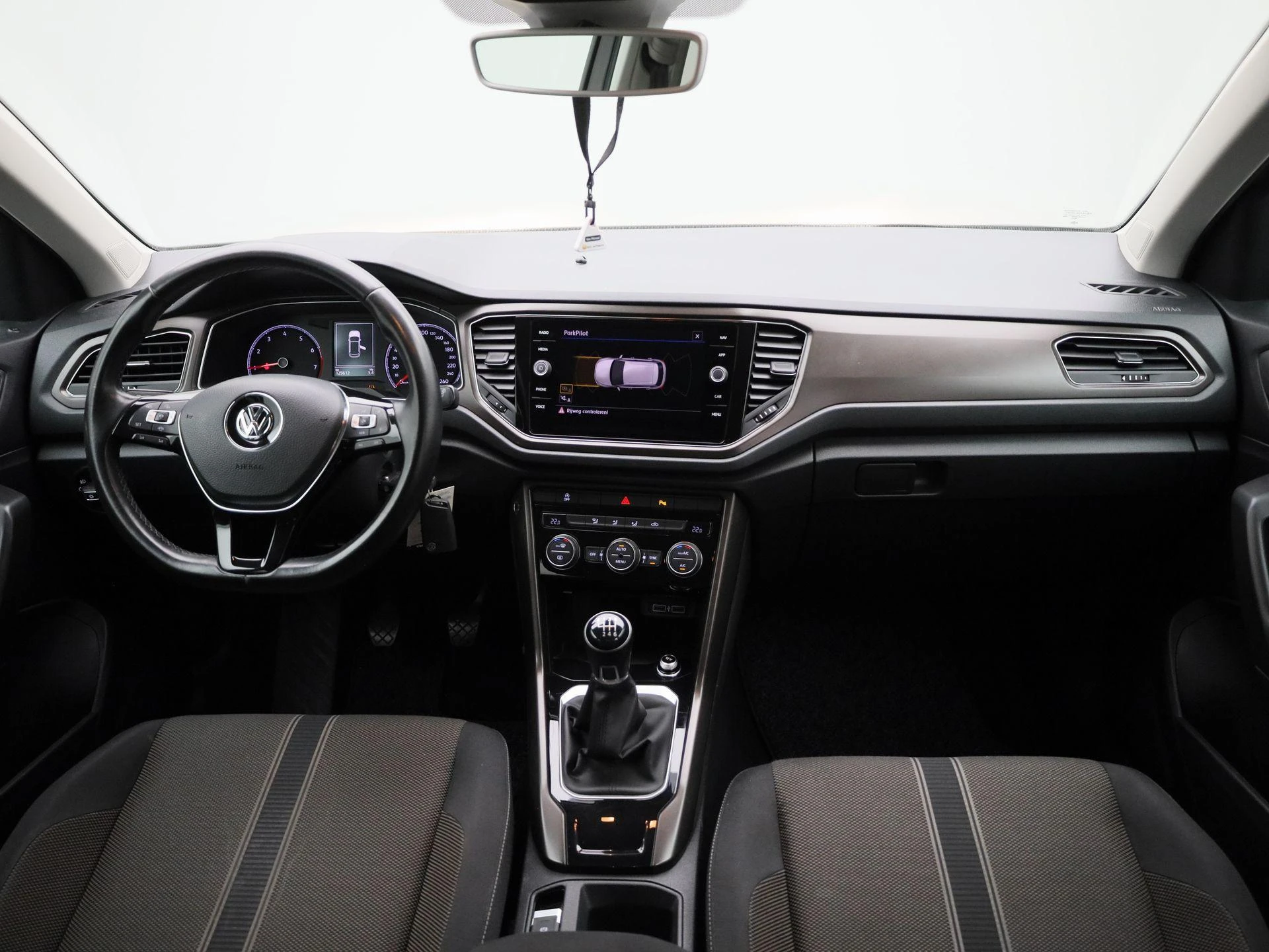 Volkswagen-T-Roc-image-31