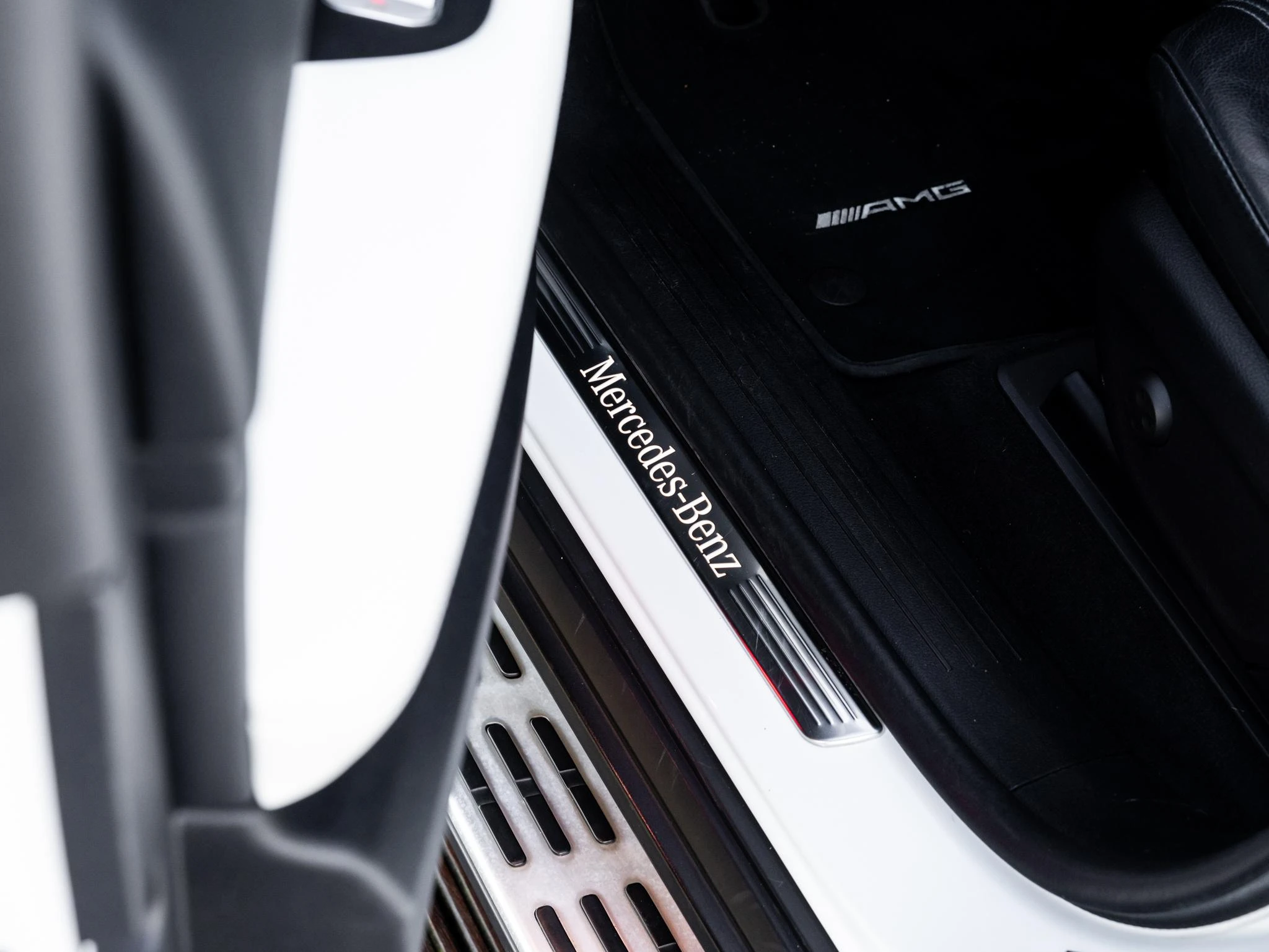 Mercedes-Benz-GLE-image-40