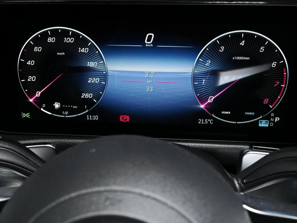 Mercedes-Benz-GLB 200-image-7