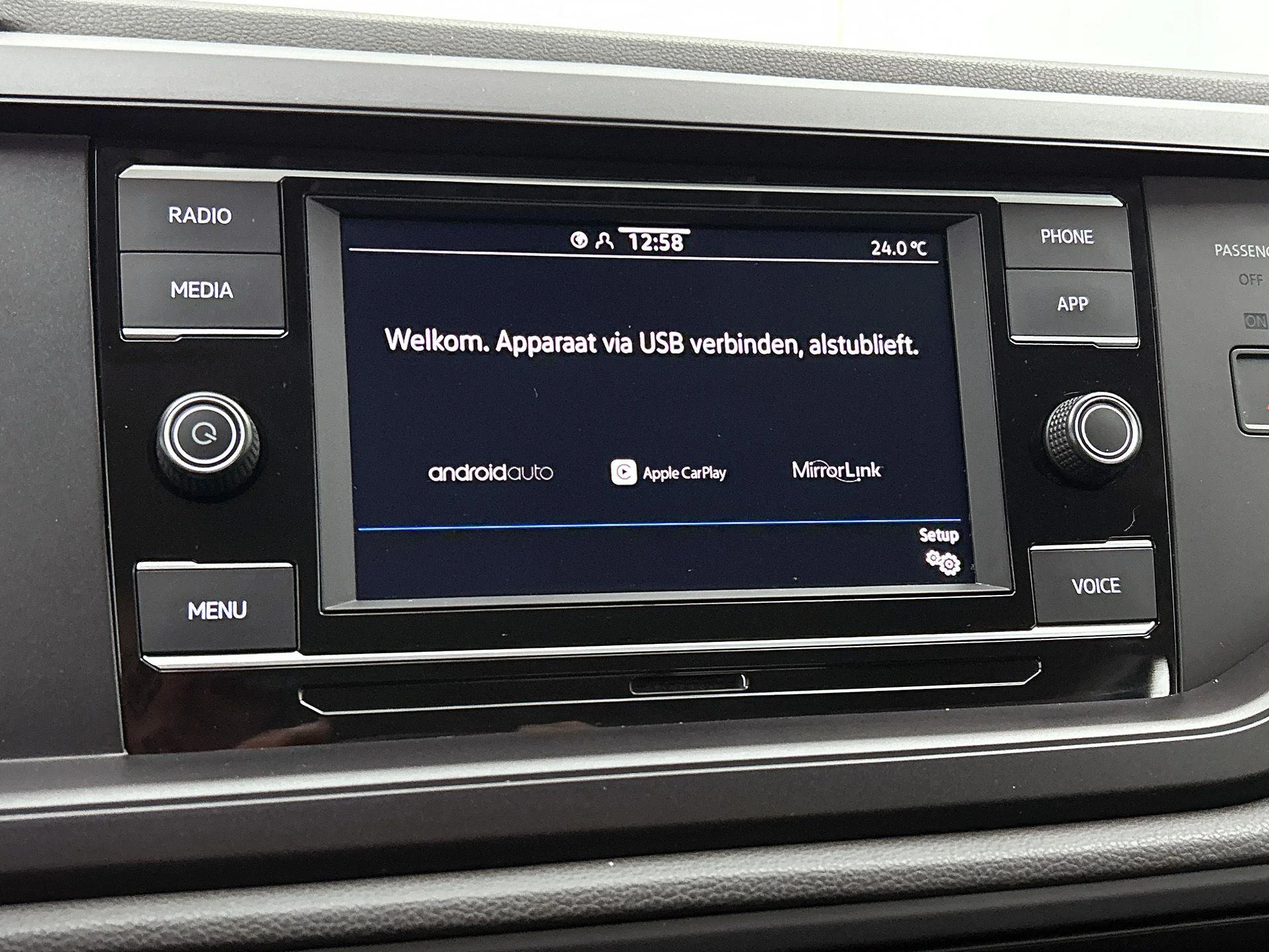 Volkswagen-Polo-image-18