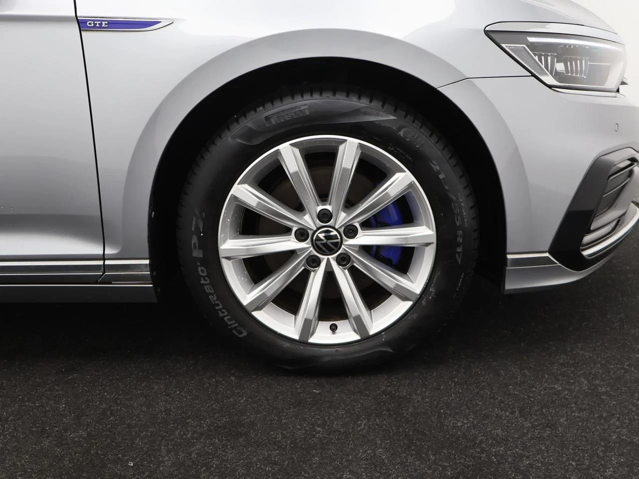 Volkswagen-Passat-image-4