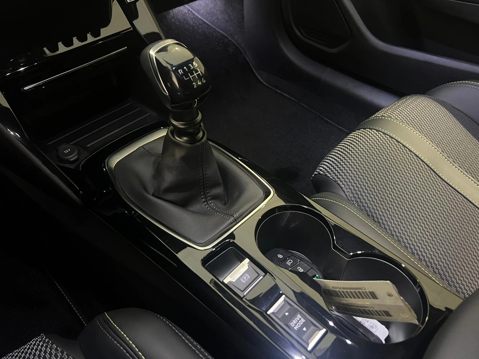 Peugeot-208-image-13