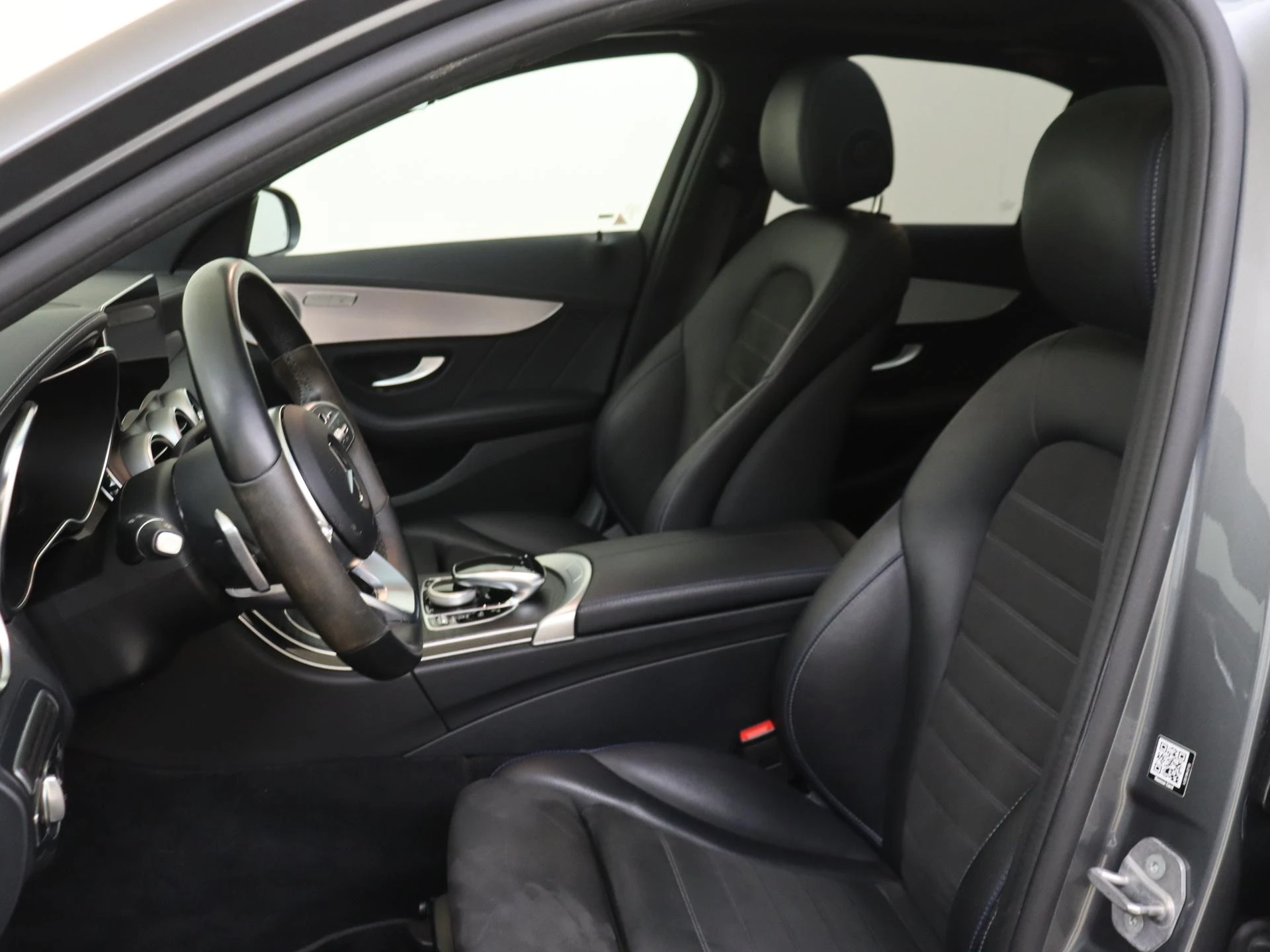 Mercedes-Benz-C-Klasse-image-2
