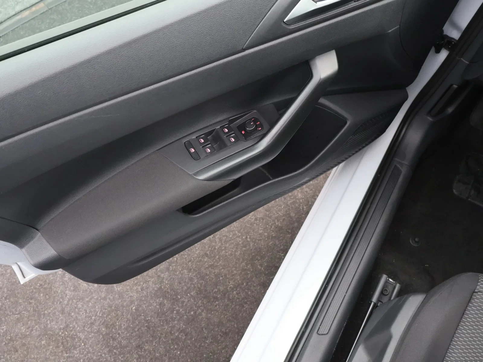 Volkswagen-Polo-image-12