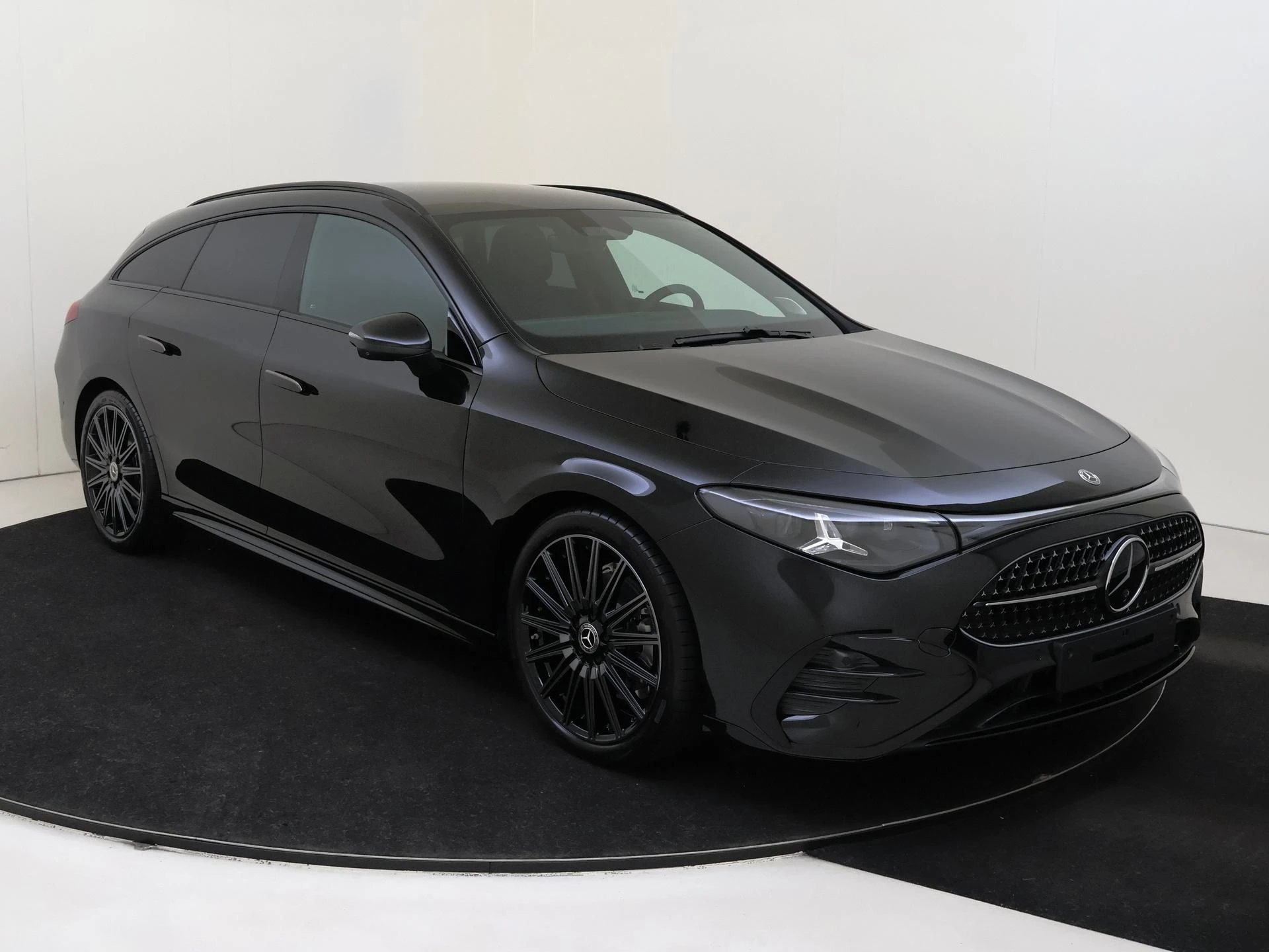Mercedes-Benz-CLA-image-1