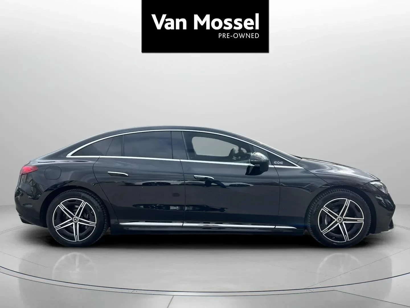 Mercedes-Benz-EQE-image-3