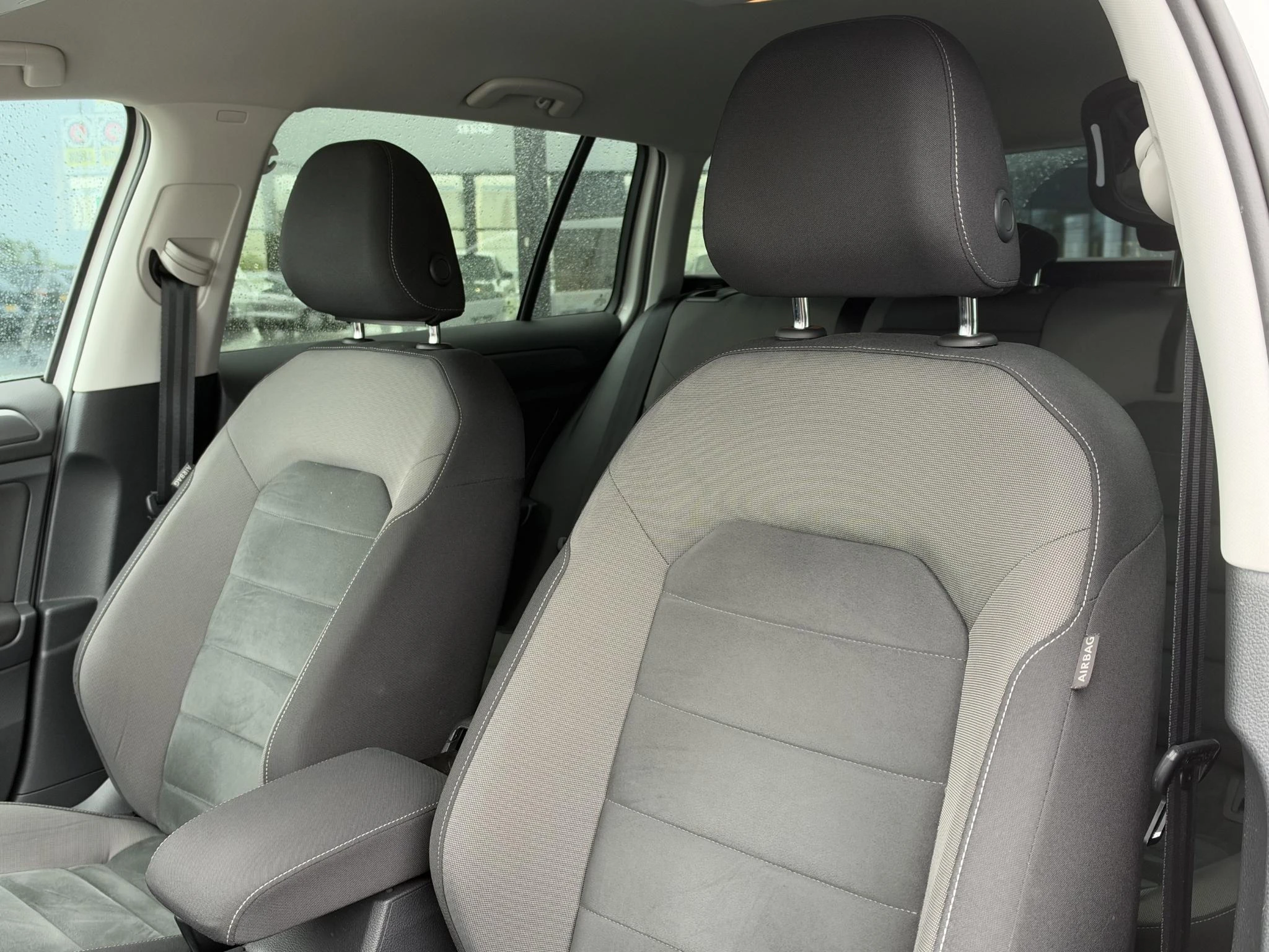 Volkswagen-Golf-image-3