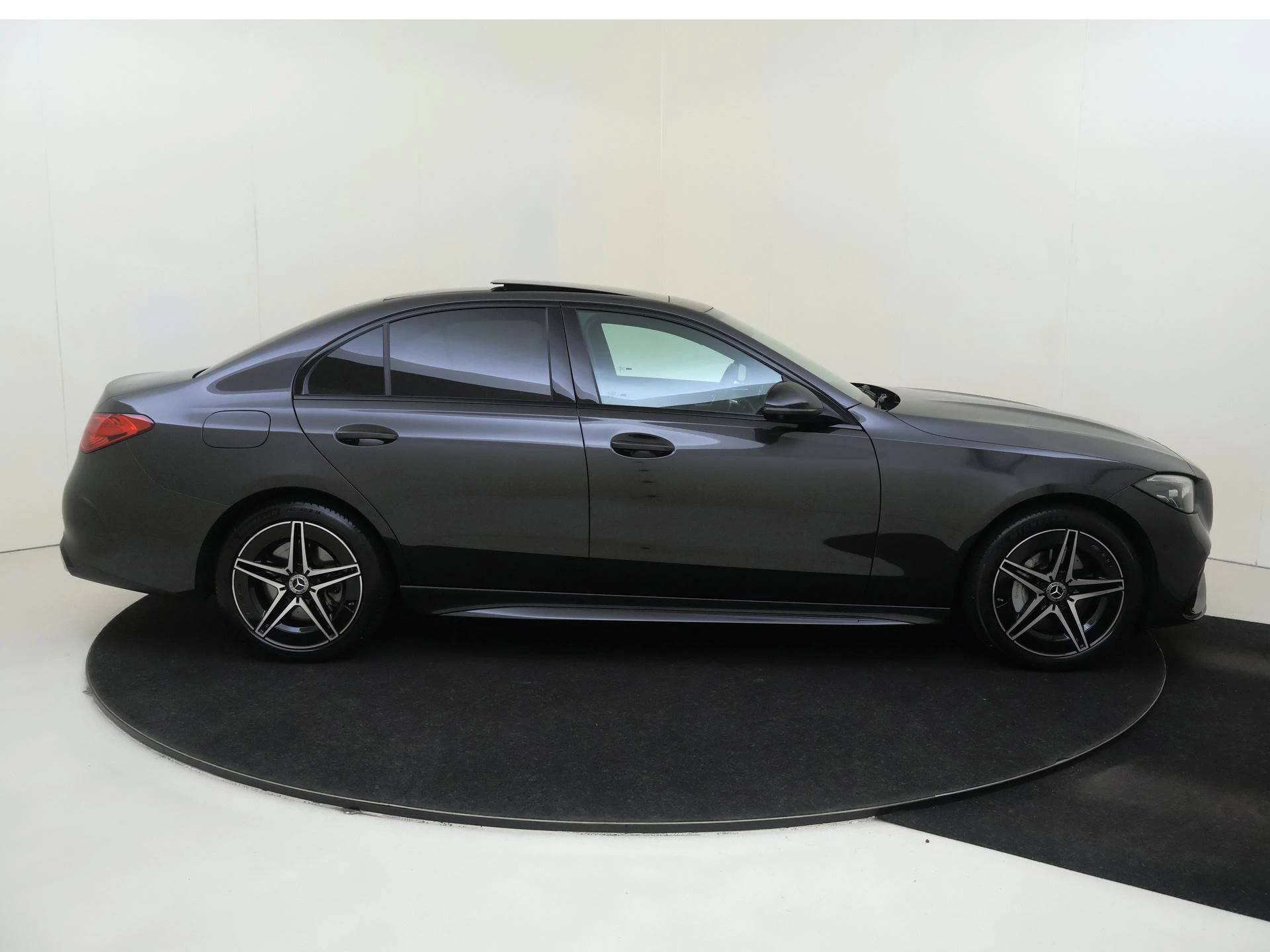Mercedes-Benz-C-Klasse-image-8