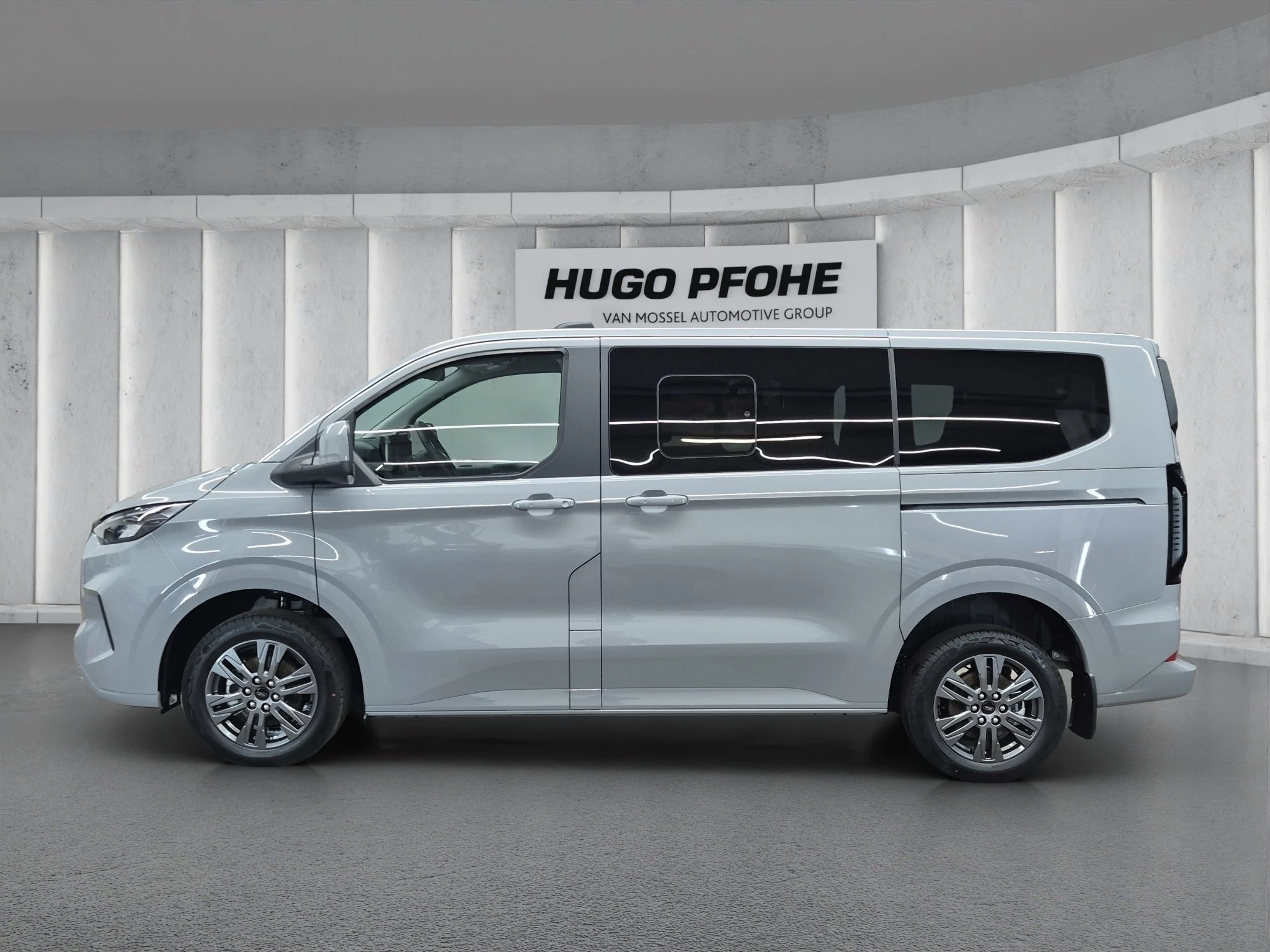Ford Tourneo Custom Titanium 2.0 EcoBlue 125kW 320 L1 Auto FWD Van. 4-türig