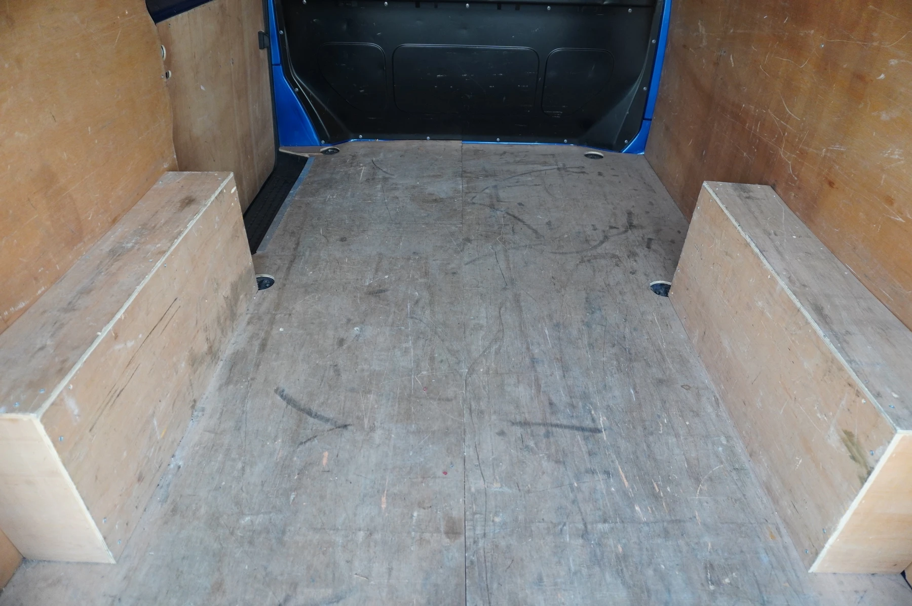 Volkswagen-Transporter-image-38