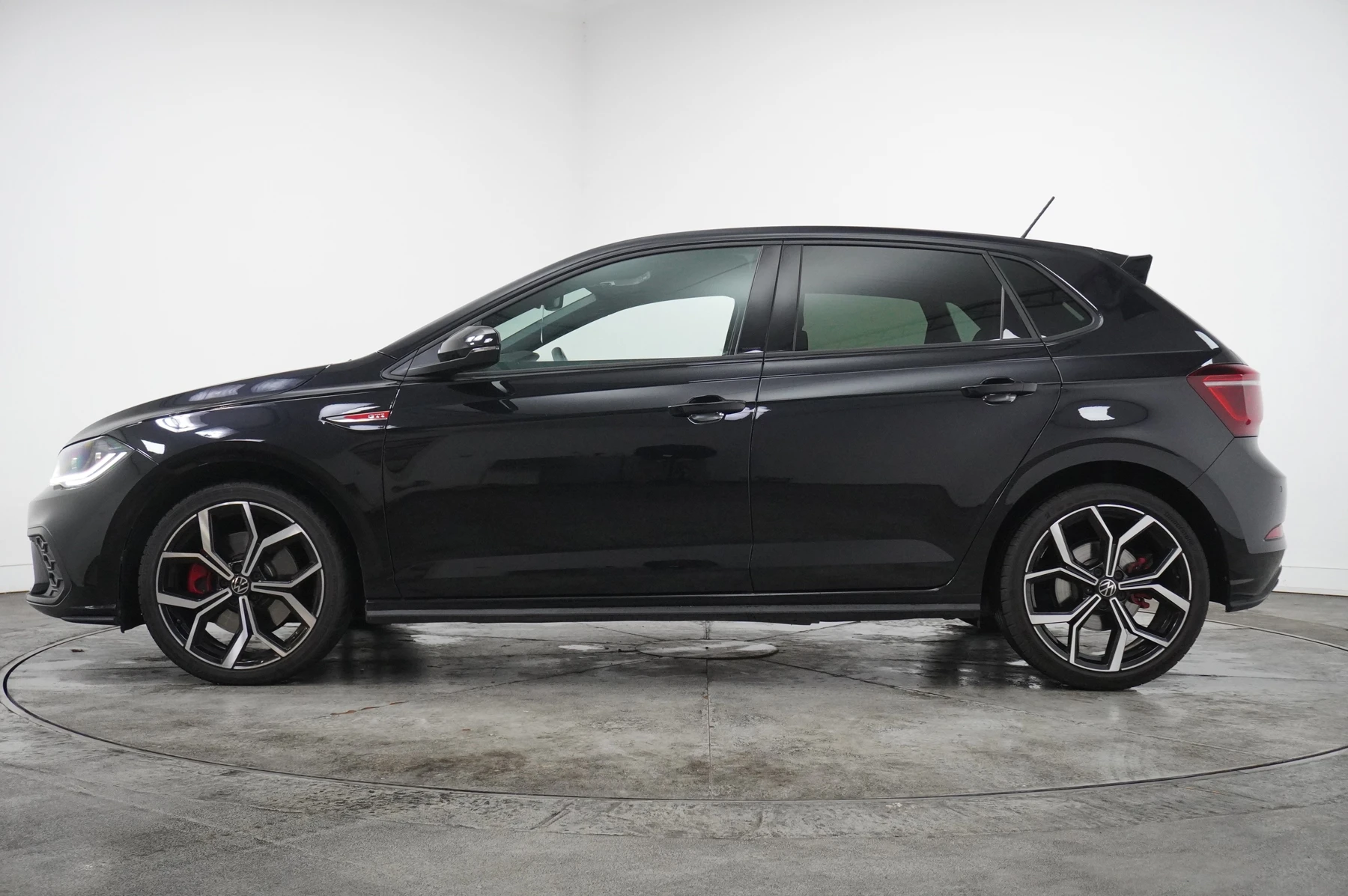 Volkswagen-Polo-image-18