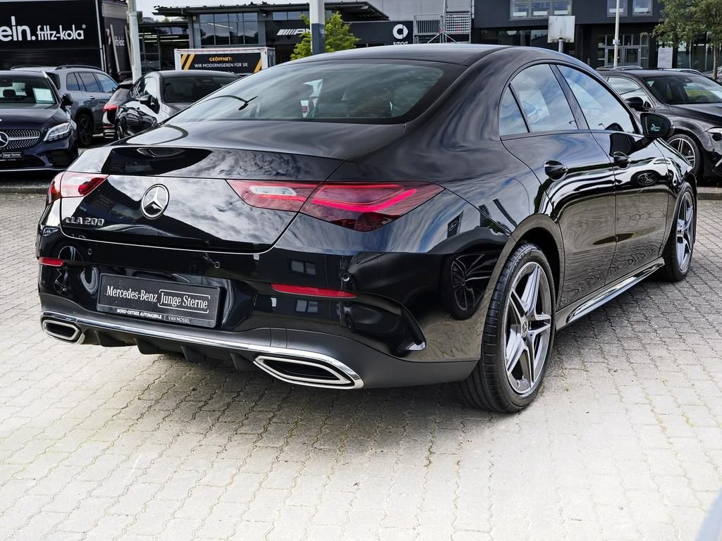 Mercedes-Benz-CLA 200-image-4