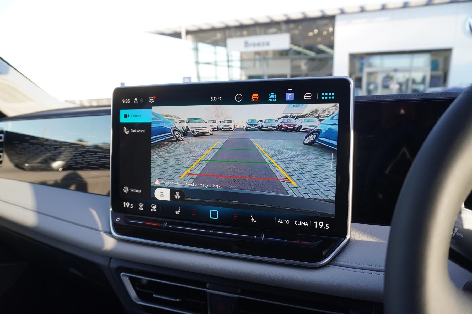 Volkswagen-Tiguan-image-17