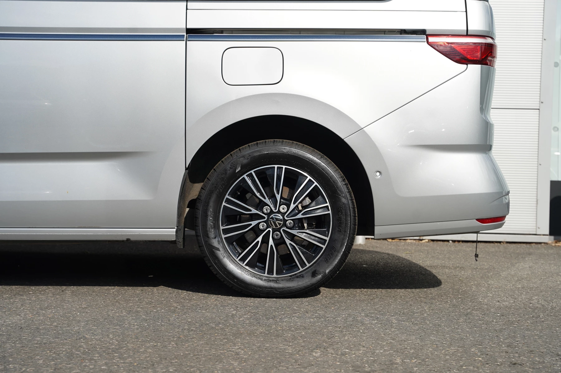 Volkswagen-Multivan-image-29