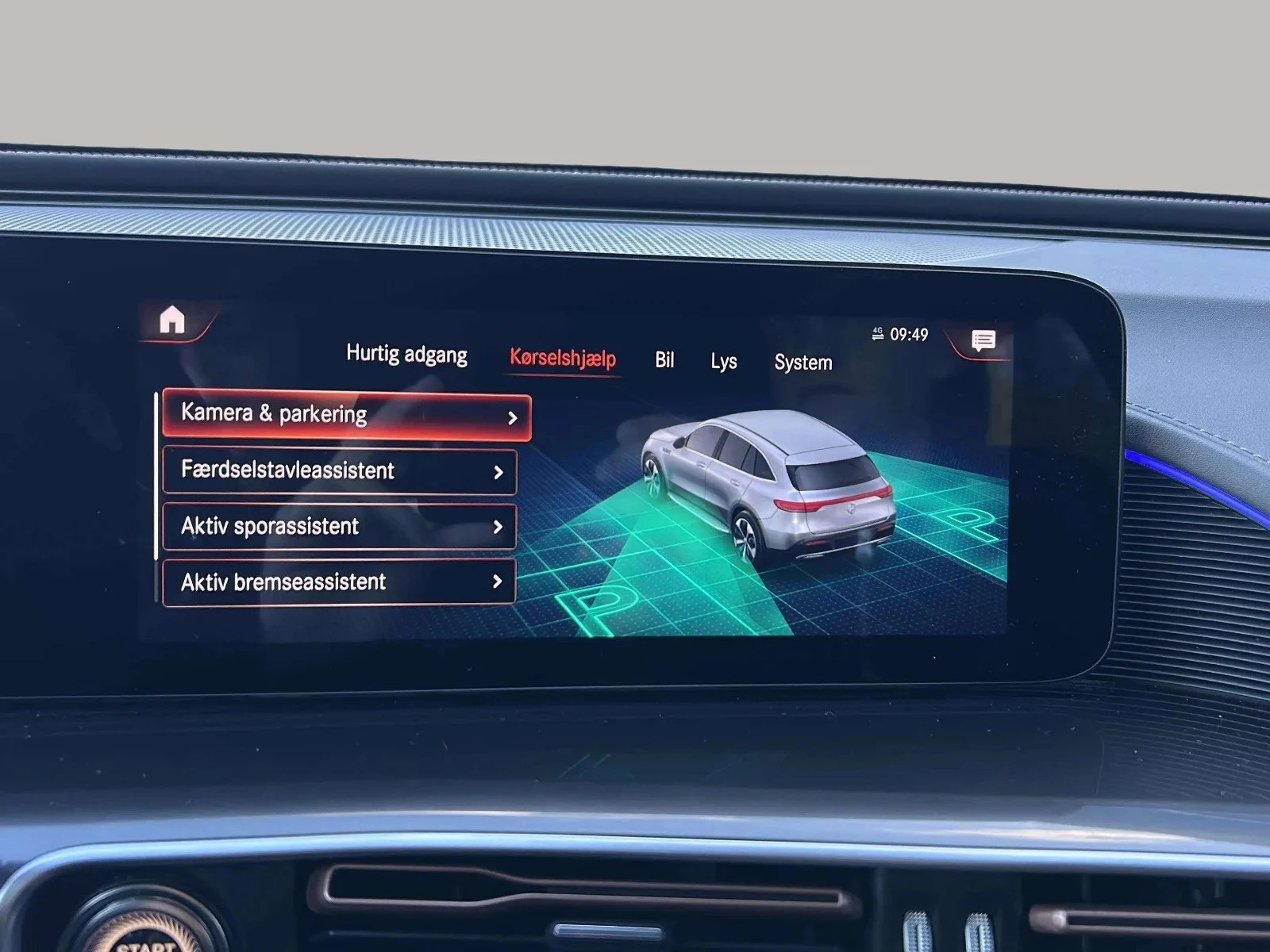 Mercedes-Benz-EQC-image-14