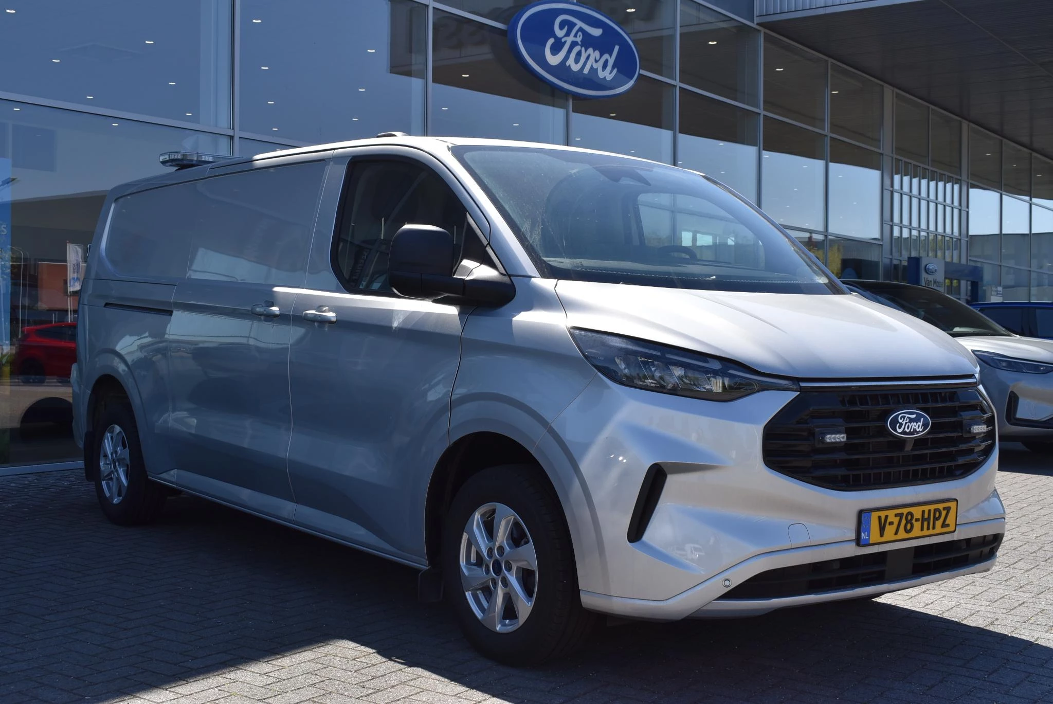 Ford-Transit Custom-image-2