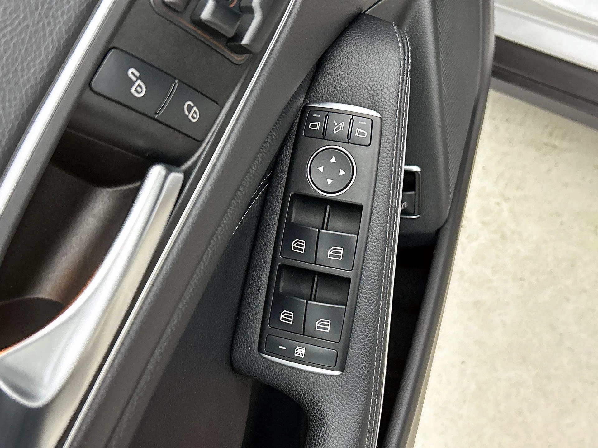 Mercedes-Benz-GLA-image-31