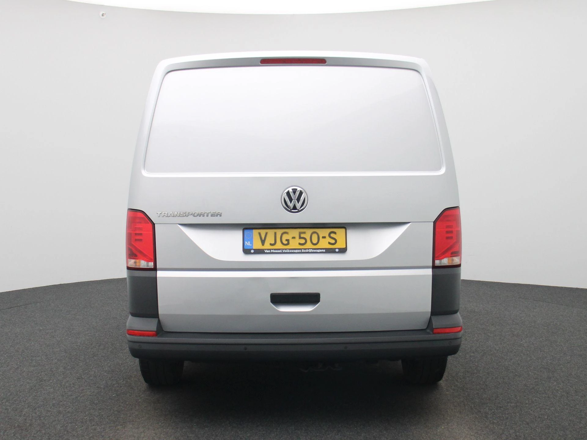 Volkswagen-Transporter-image-4