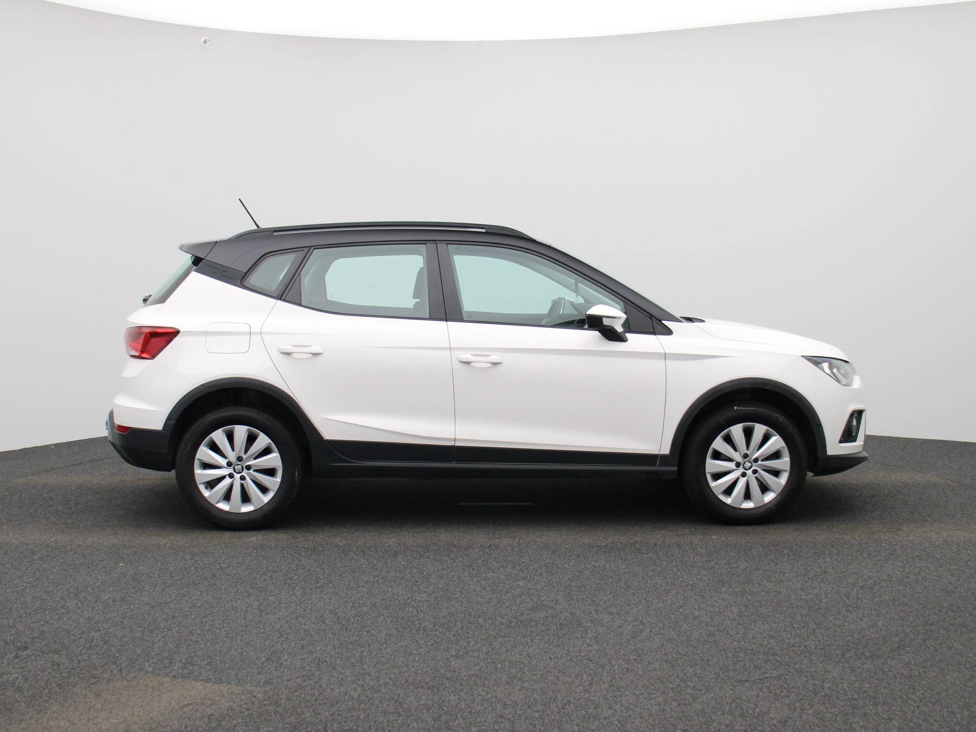 SEAT-Arona-image-5