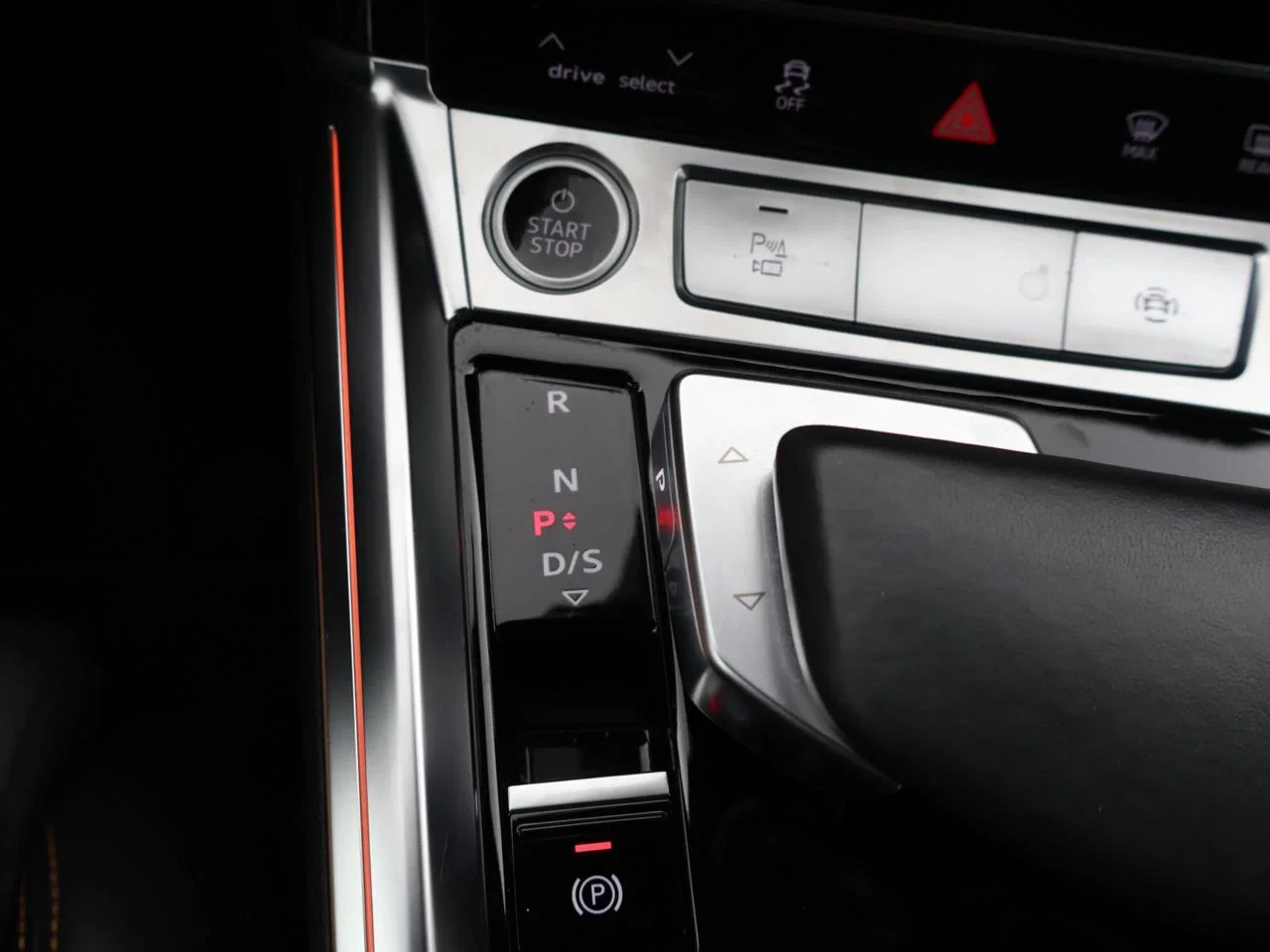 Audi e-tron Audi e-tron Competition 55 QUATTRO 408PK *AUTOMAAT*PANODAK*3X-S LINE*LEDER*ALCANTARA*B&O*360° CAMERA*...*