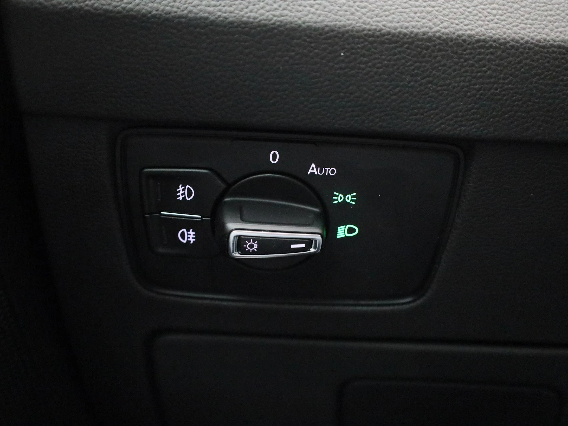 Volkswagen-Passat-image-21