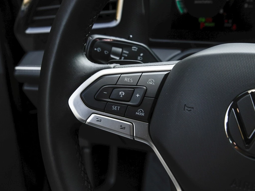 Volkswagen Passat Variant 1.5eTSI DSG Business AHK/Navi/RFK