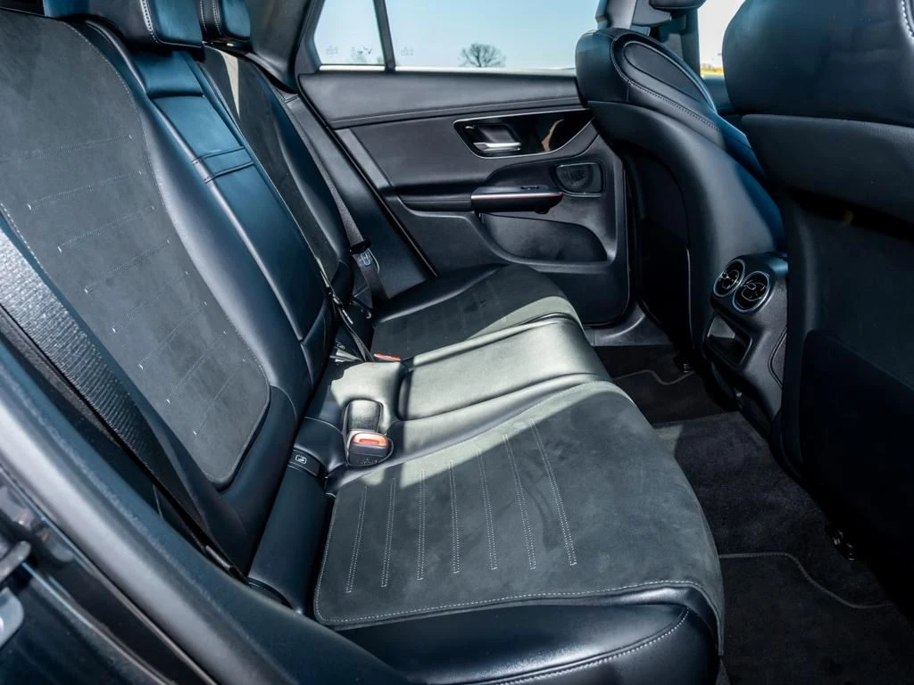 Mercedes-Benz-GLC 300 d-image-12