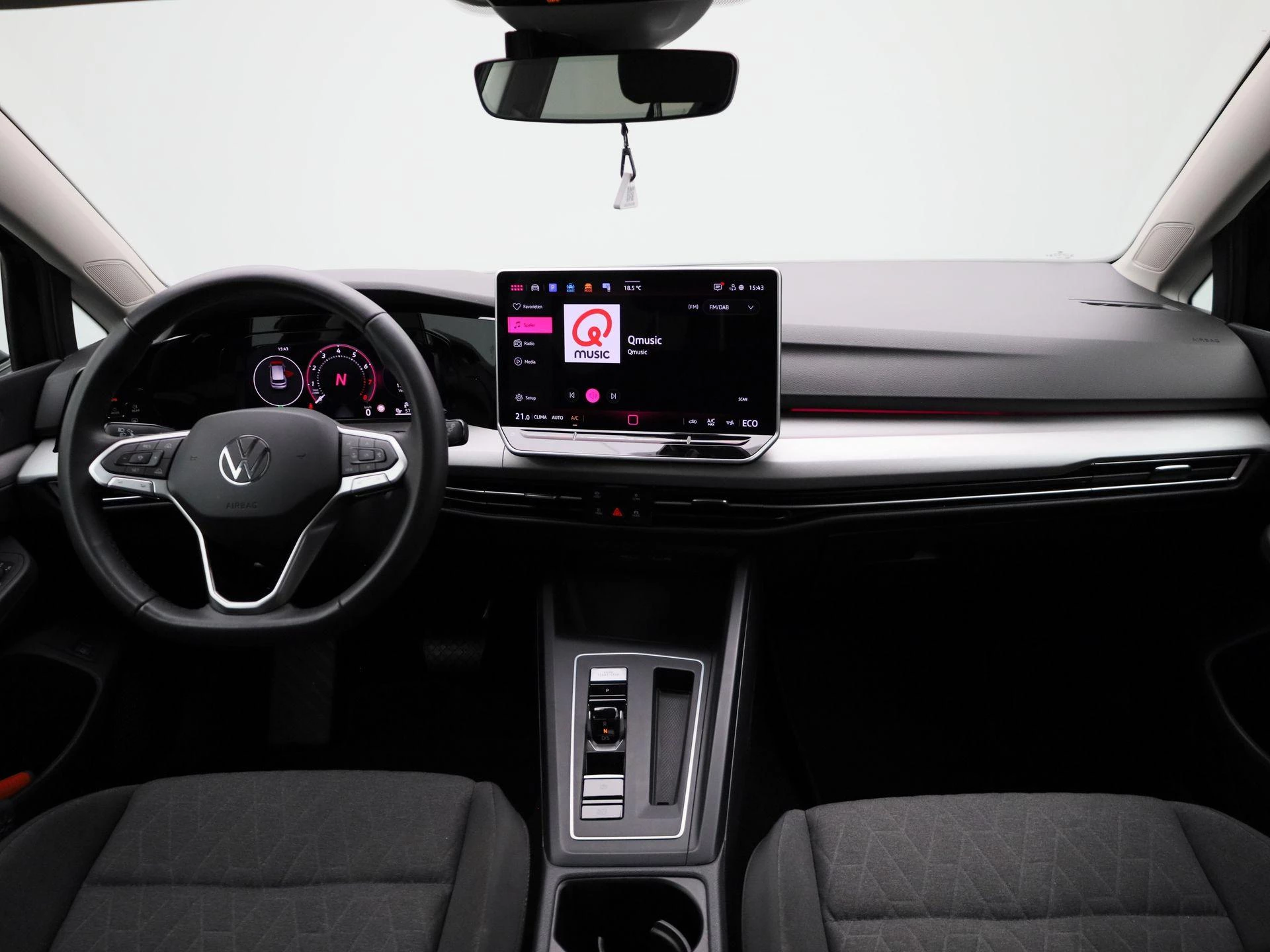 Volkswagen-Golf-image-35