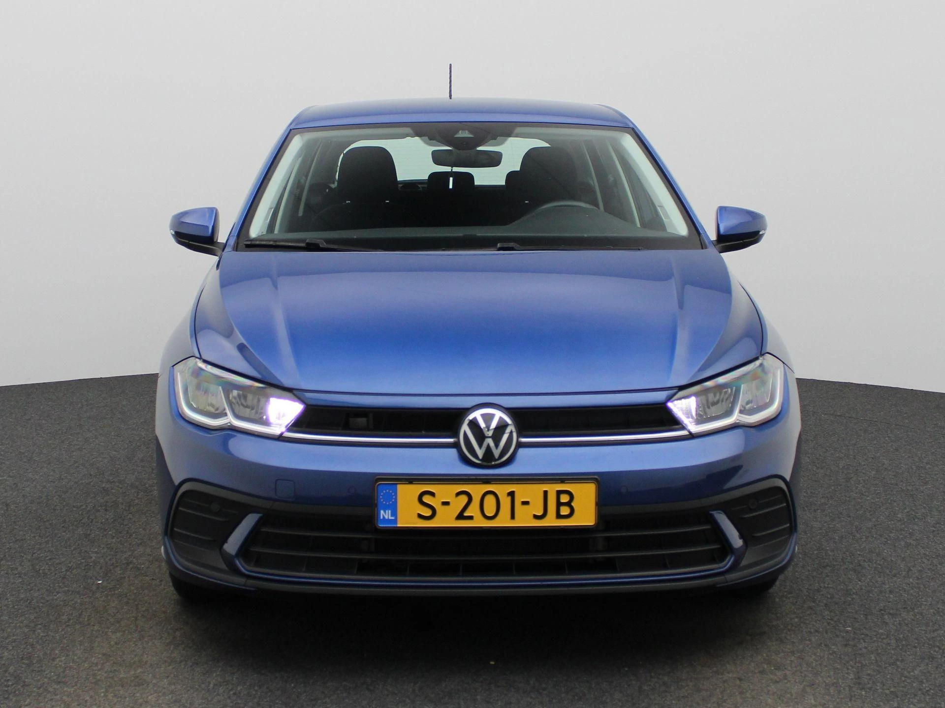 Volkswagen-Polo-image-4