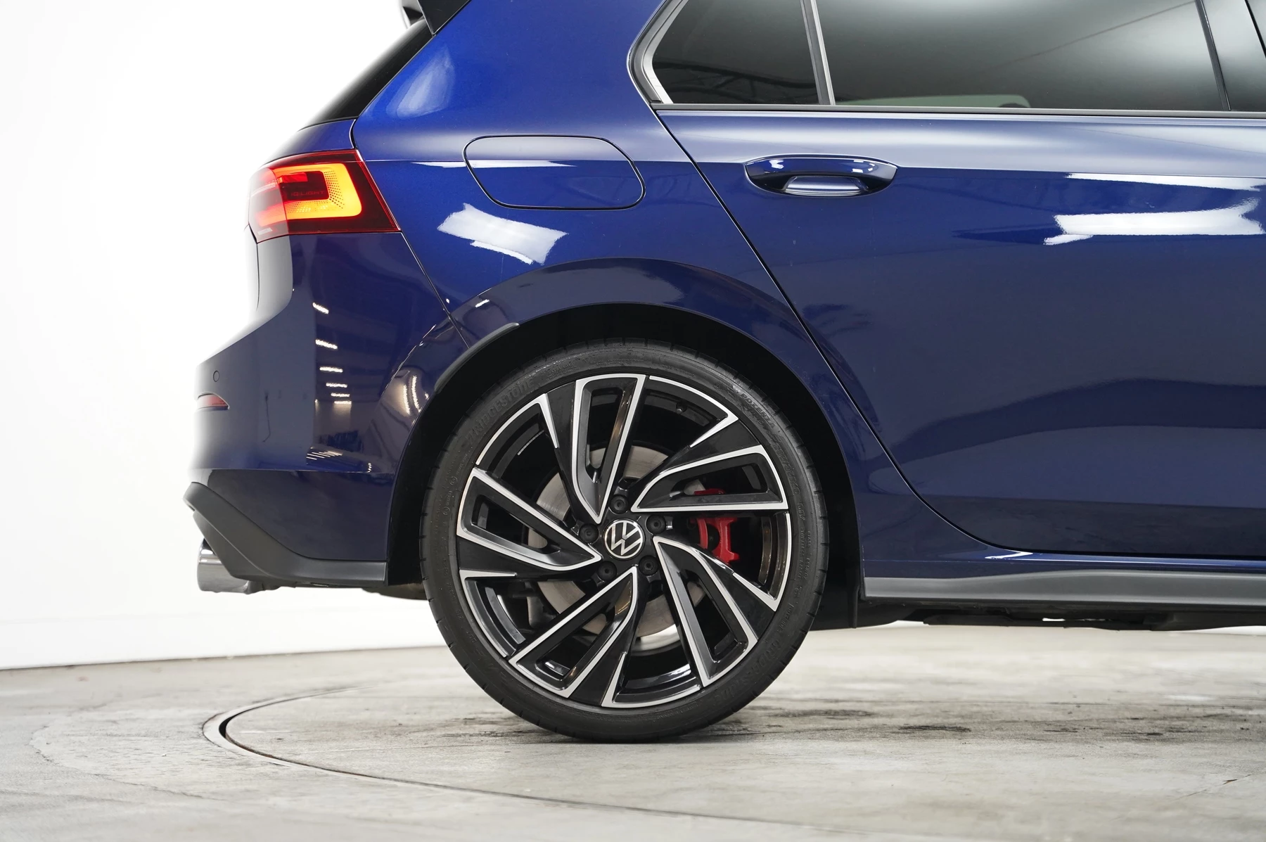 Volkswagen-Golf-image-28