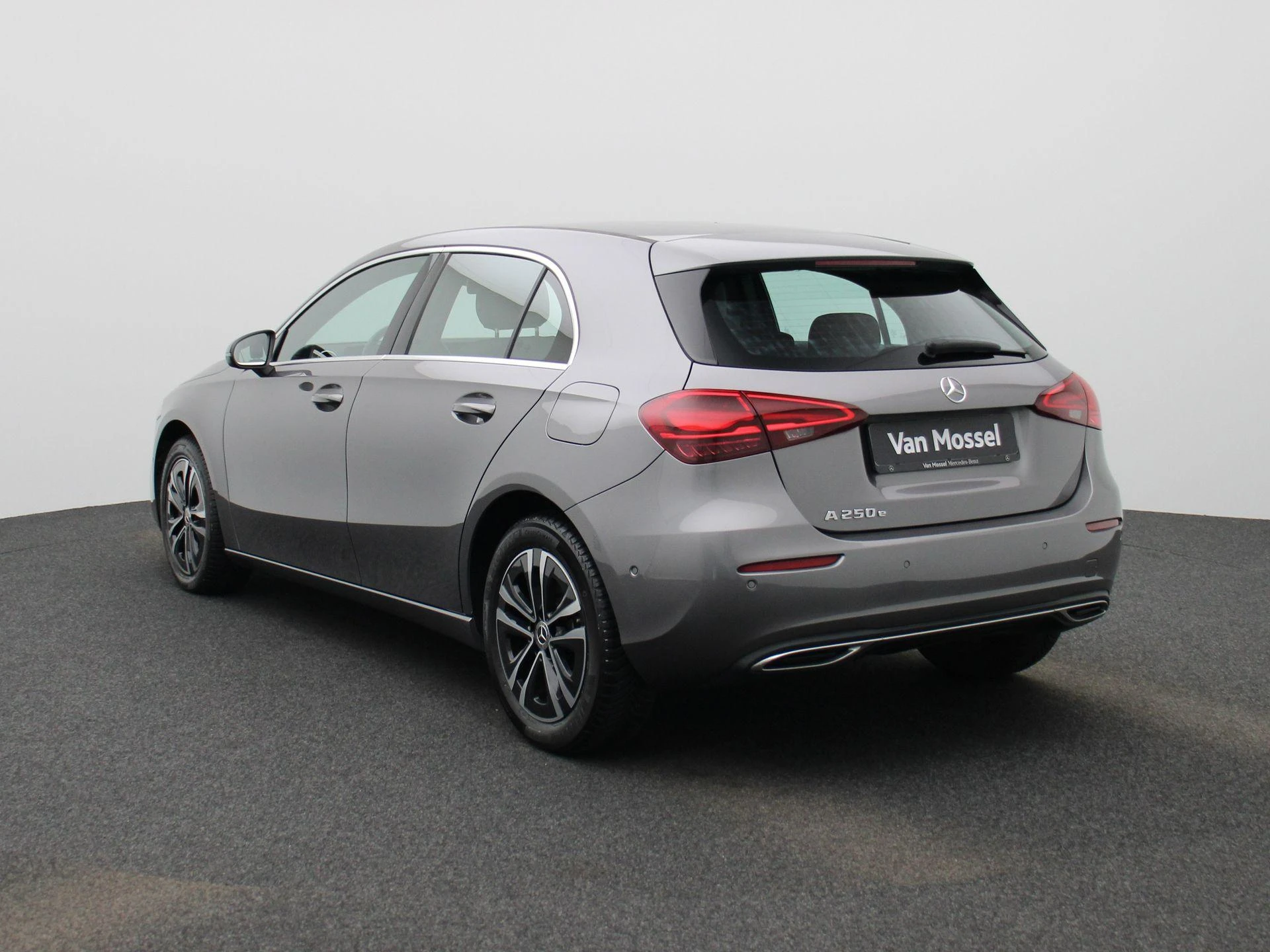 Mercedes-Benz-A-Klasse-image-1