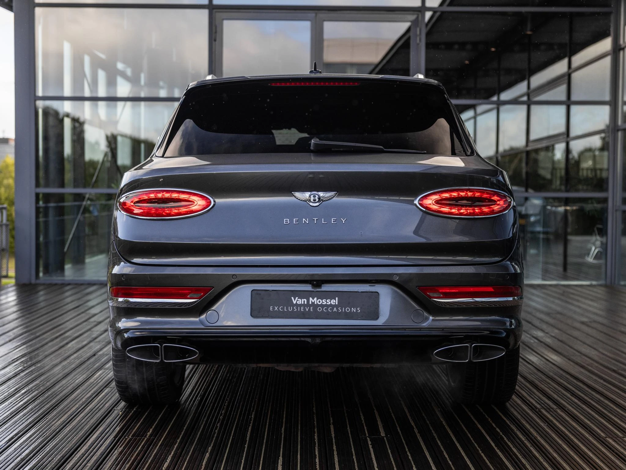 Bentley-Bentayga-image-4
