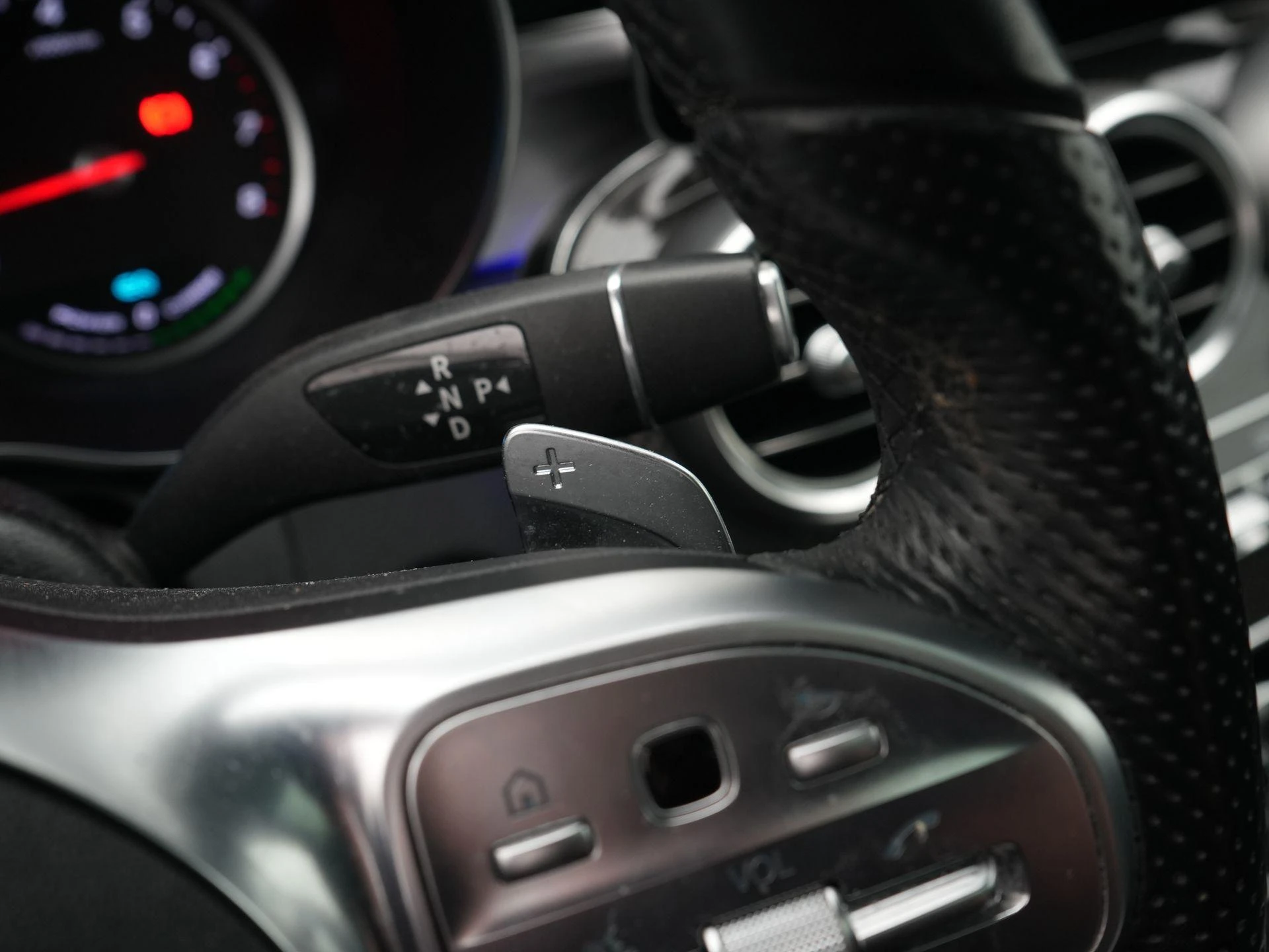 Mercedes-Benz-C-Klasse-image-20