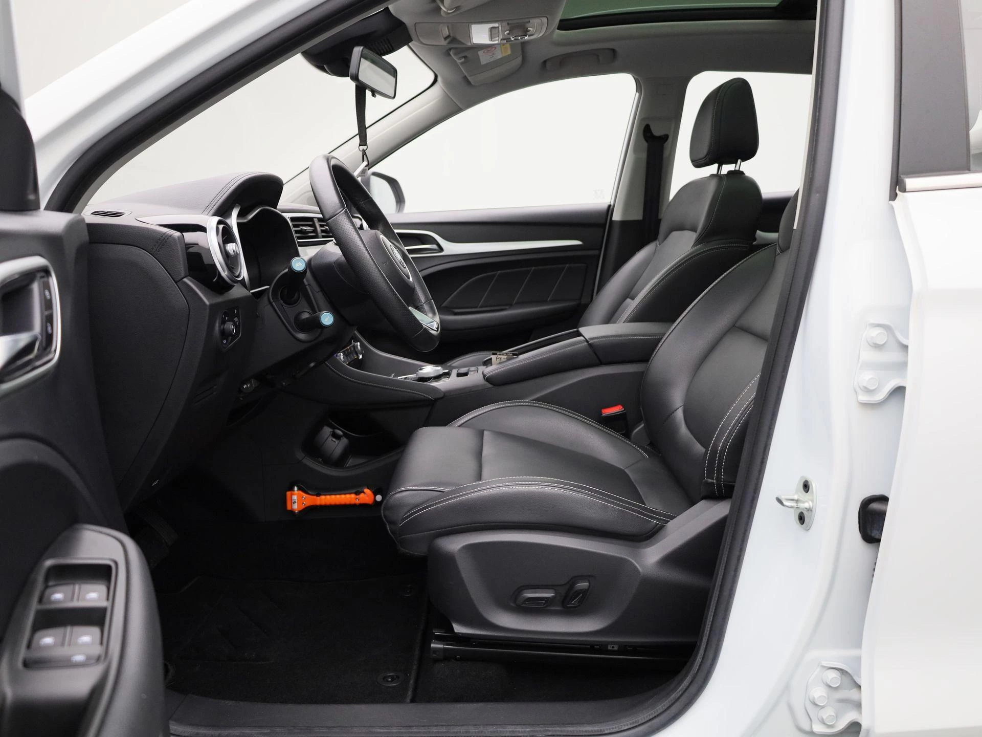 MG-ZS EV-image-11