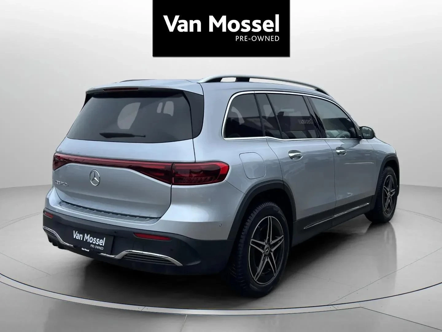 Mercedes-Benz-EQB-image-4