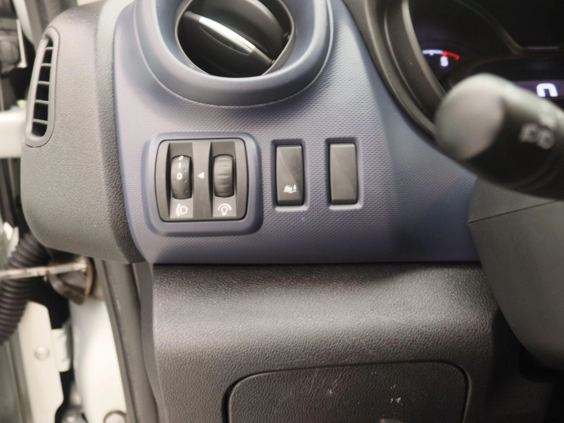 Opel-Vivaro-image-18