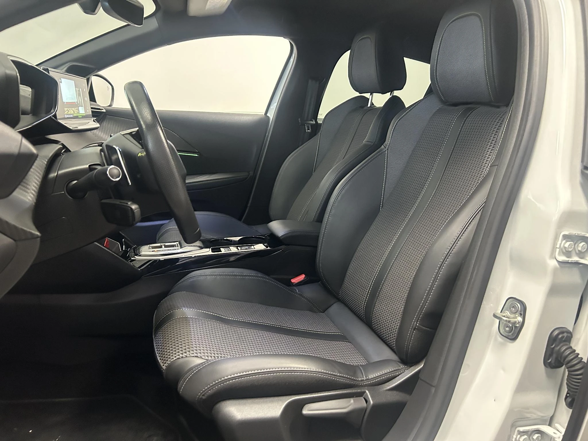 Peugeot-208-image-16
