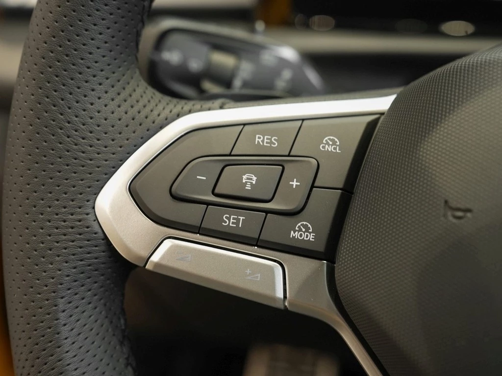 Volkswagen T-Roc 1.5 l eTSI DSG R-Line VAL VSA