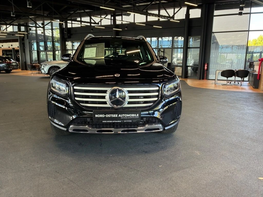 Mercedes-Benz-GLB 200 d-image-18
