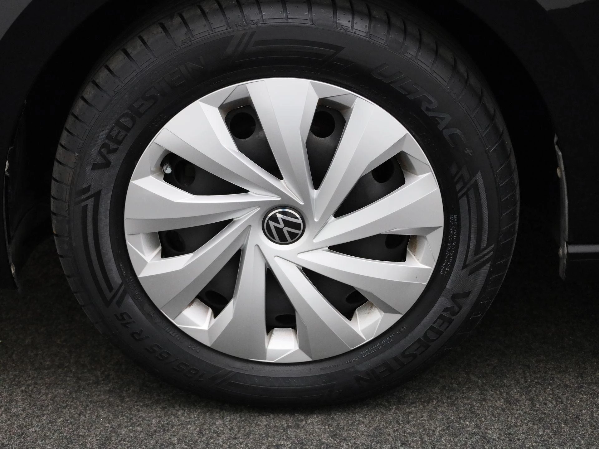 Volkswagen-Polo-image-12