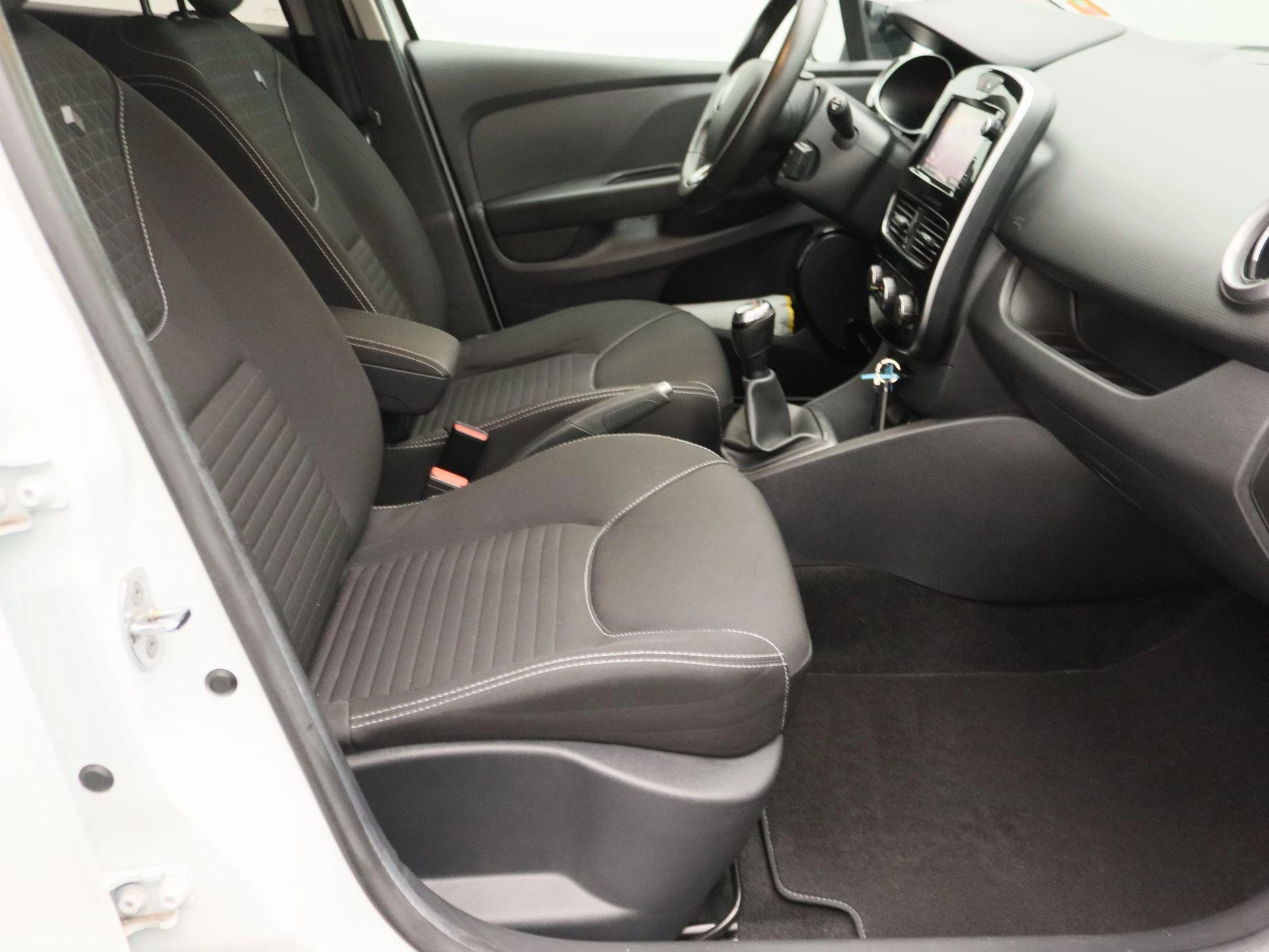 Renault-Clio-image-23
